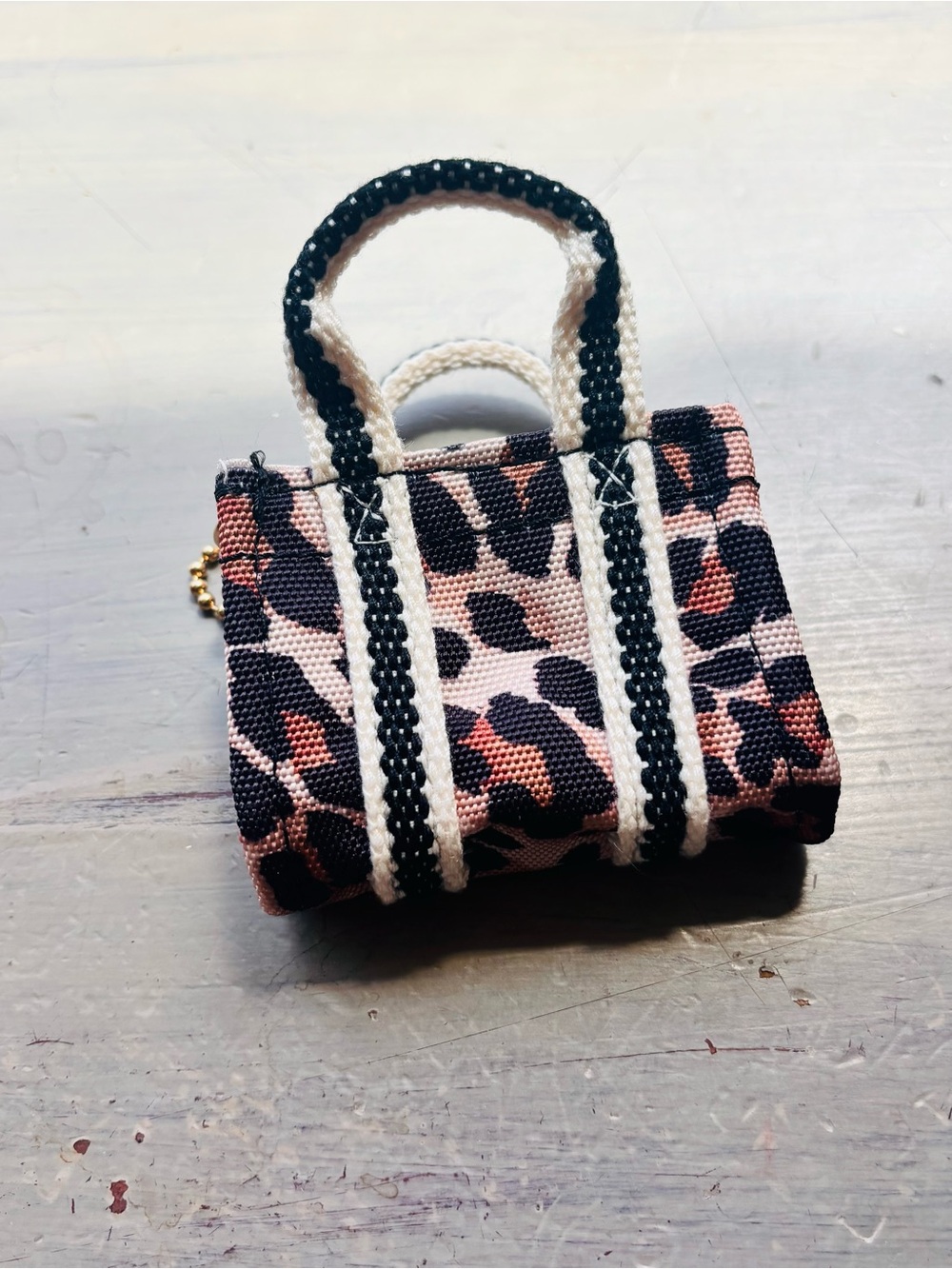 Juicy Mini Leopard Print Tote Bag with Contrast Straps key chain bag charm - Picture 4 of 4